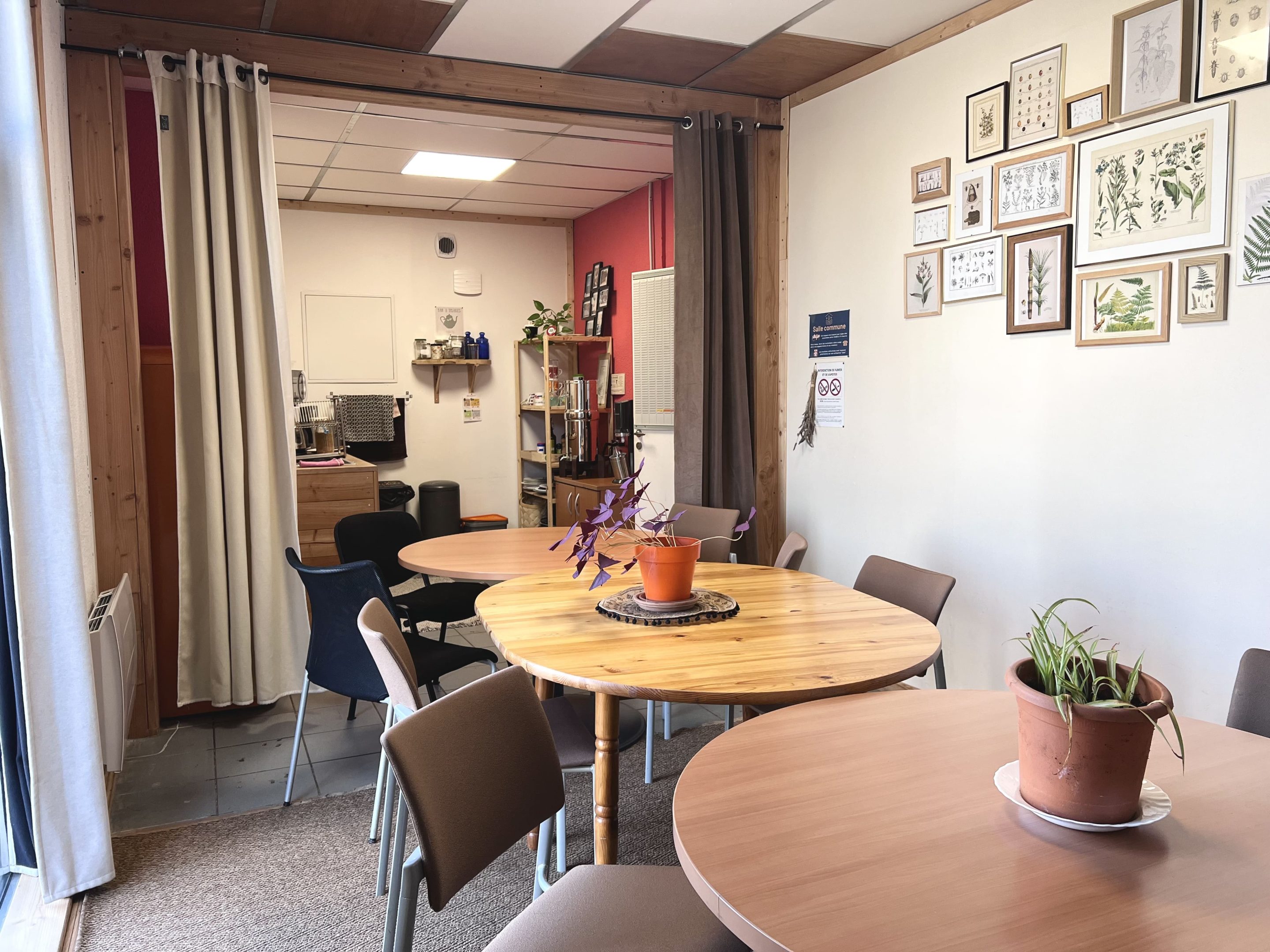 salle de réunion "Les Racines" 25 mètres carré 10 places vue 3