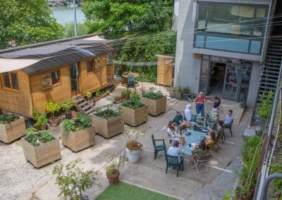 extérieur cour repas du midi